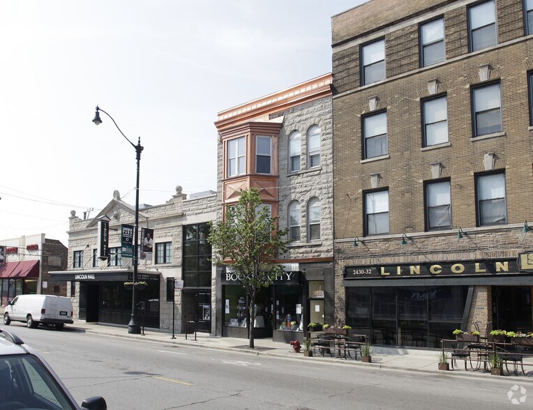 2428 N Lincoln Ave, Chicago, IL à louer - Photo du bâtiment - Image 3 de 6