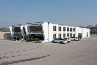 Plus de détails pour 19700 W Bluemound Rd, Brookfield, WI - Local d'activités à louer