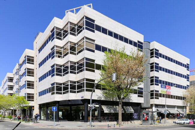 Plus de détails pour Calle Julián Camarillo, 29, Madrid - Bureau à louer