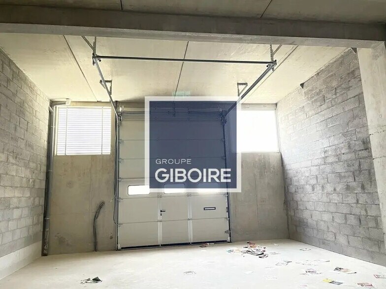 Industrial in Rennes for lease - Interior Photo - Image 3 of 6
