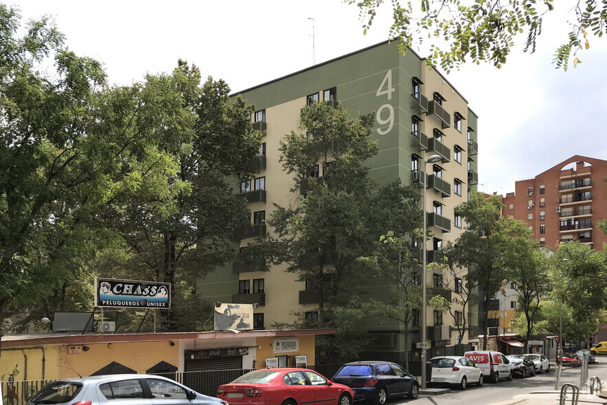 Calle Manojo de Rosas, 49, Madrid, Madrid for sale - Primary Photo - Image 1 of 2