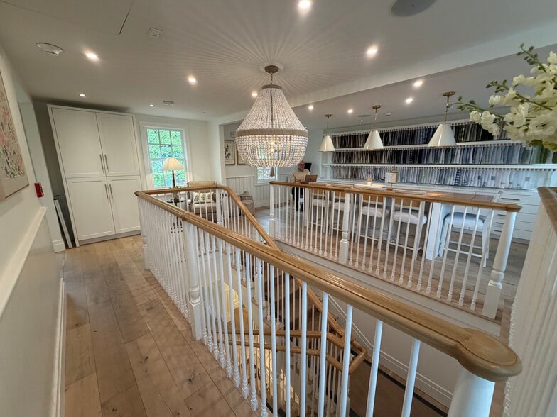 1489 Old Northern Blvd, Roslyn, NY for sale - Interior Photo - Image 3 of 6