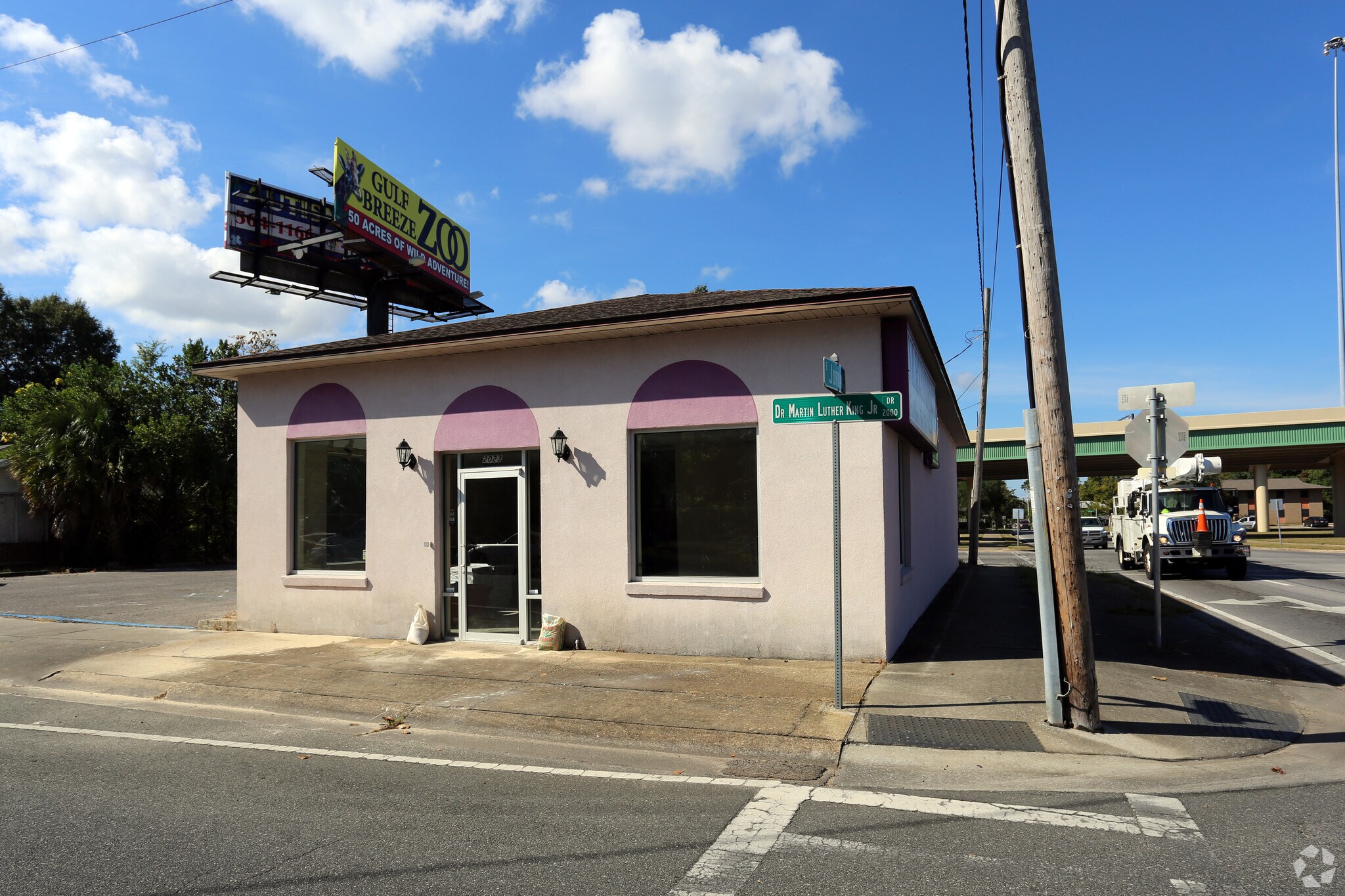 2023 Dr Martin Luther King Dr, Pensacola, FL à vendre Photo du bâtiment- Image 1 de 13