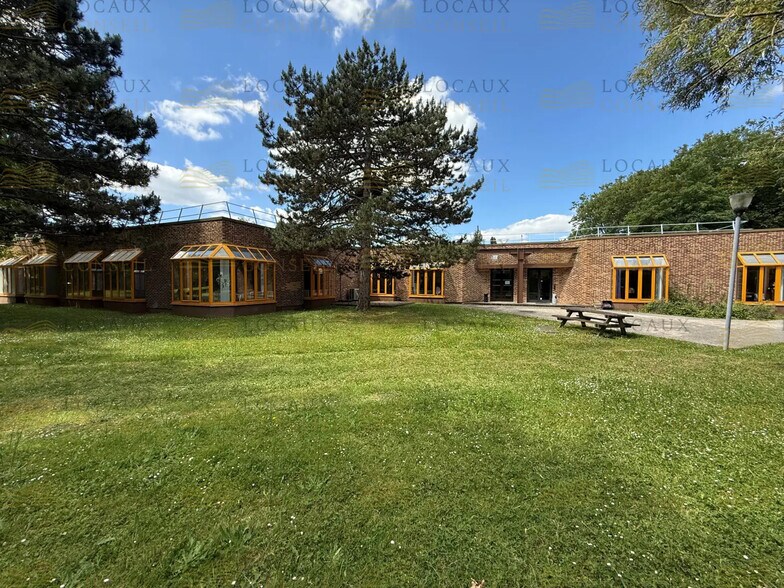 Flex in Croissy-Beaubourg for lease - Building Photo - Image 2 of 13