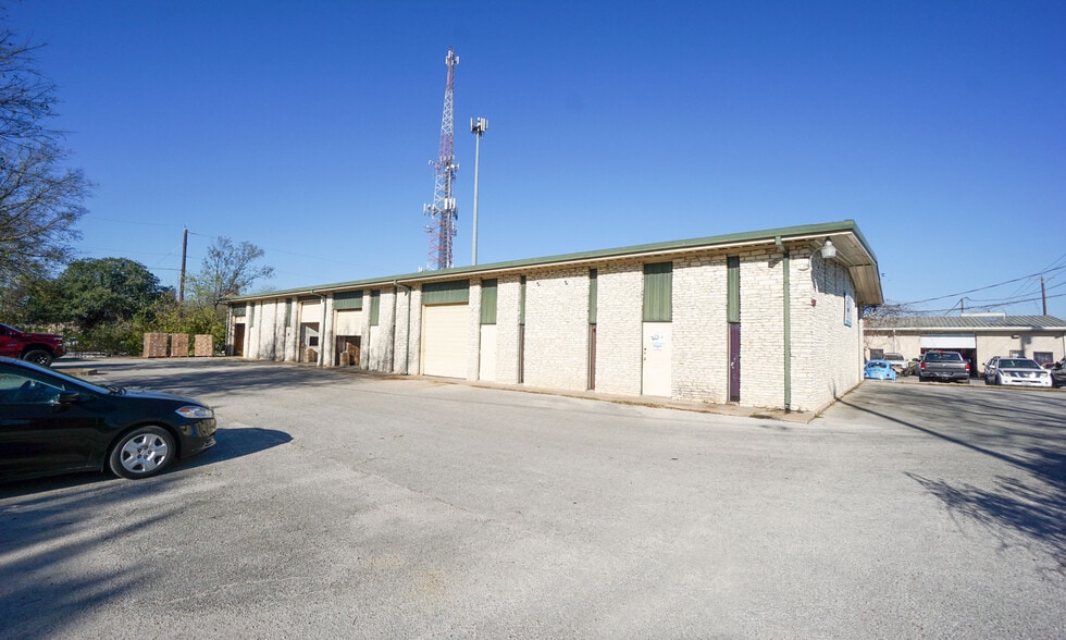 1500 Chisholm Trail Rd, Round Rock, TX for lease - Building Photo - Image 3 of 14