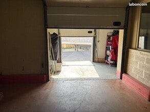 Flex in Saint-Genis-Laval for lease Interior Photo- Image 2 of 15