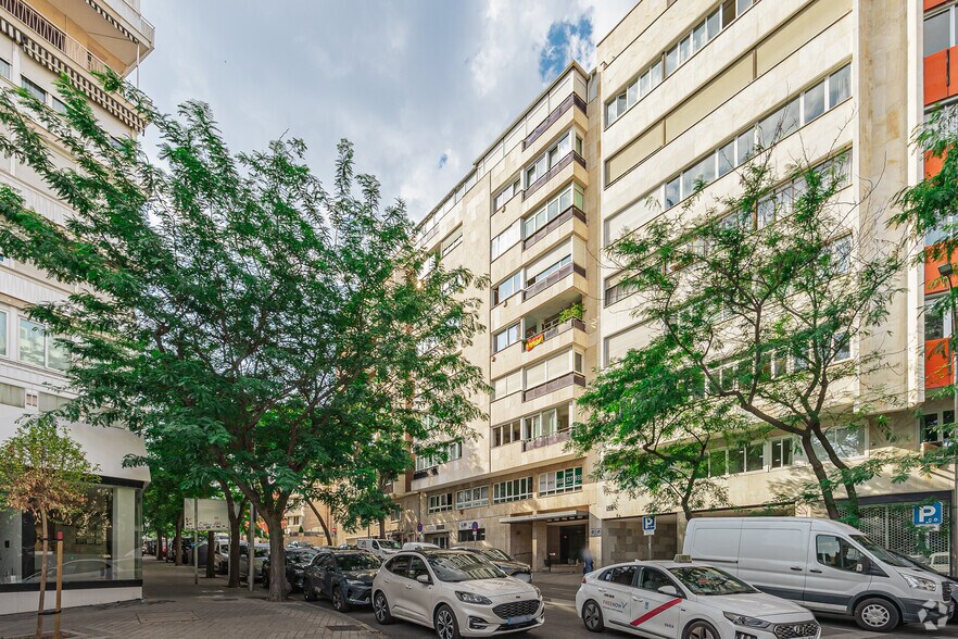 Calle del Segre, 27, Madrid, Madrid à louer - Photo du bâtiment - Image 2 de 3