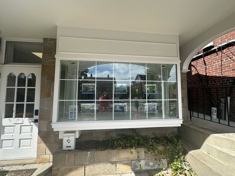 439 Boston Post Rd, Weston, MA for lease - Building Photo - Image 2 of 3