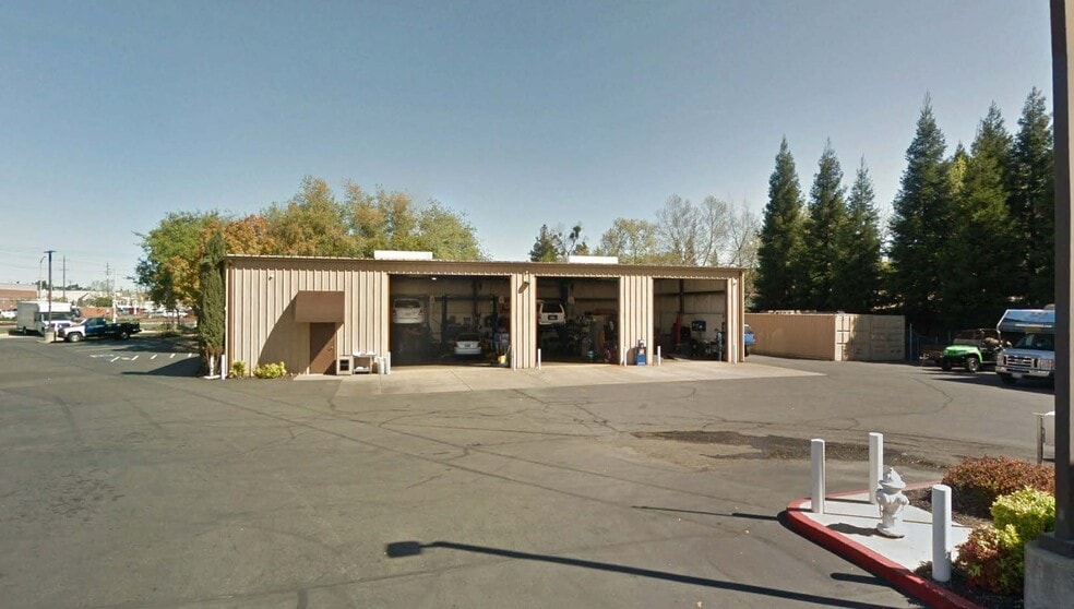 7920 Old Auburn Rd, Citrus Heights, CA à louer - Photo du bâtiment - Image 2 de 5
