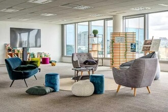 420 Rue D'Estienne D'Orves, Colombes for lease Interior Photo- Image 2 of 7