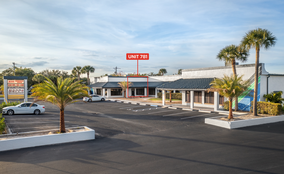 781 NE Dixie Hwy, Jensen Beach, FL for lease - Building Photo - Image 1 of 8