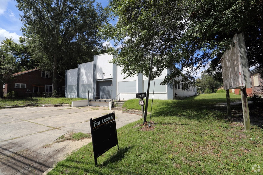 718 N Main St, Sumter, SC for lease - Building Photo - Image 3 of 4