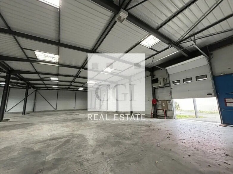 Flex in Blyes for lease - Building Photo - Image 1 of 17