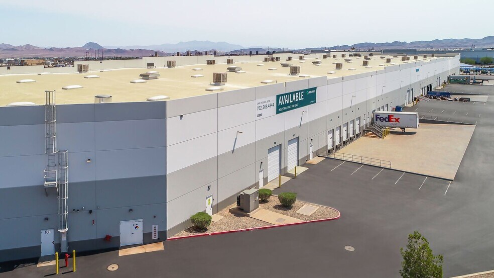 8385 Eastgate Rd, Henderson, NV à louer - Photo du bâtiment - Image 3 de 17