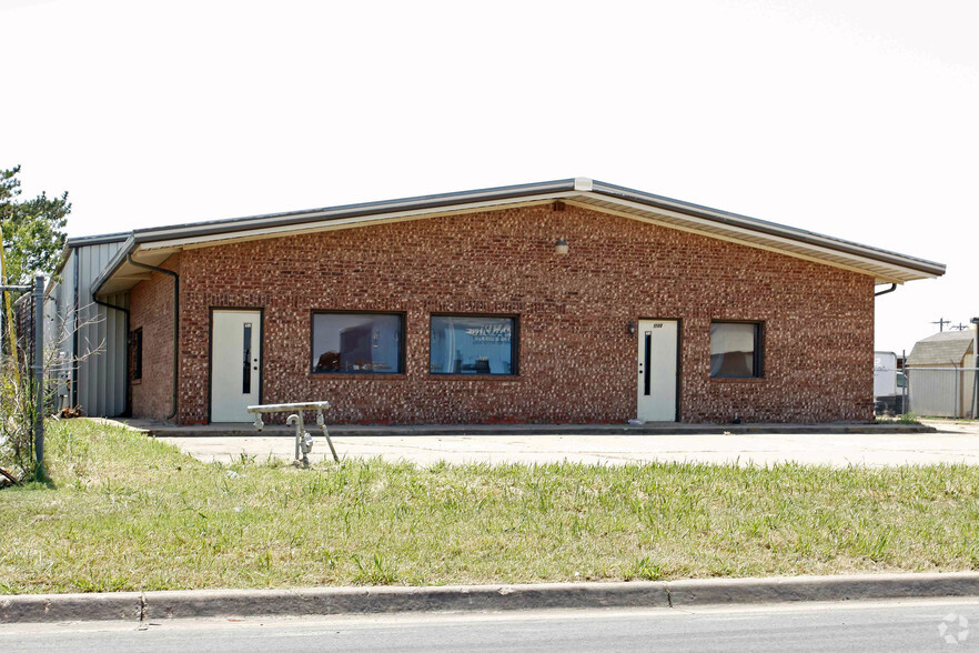 1740 Topeka Dr, Norman, OK for lease - Building Photo - Image 2 of 7