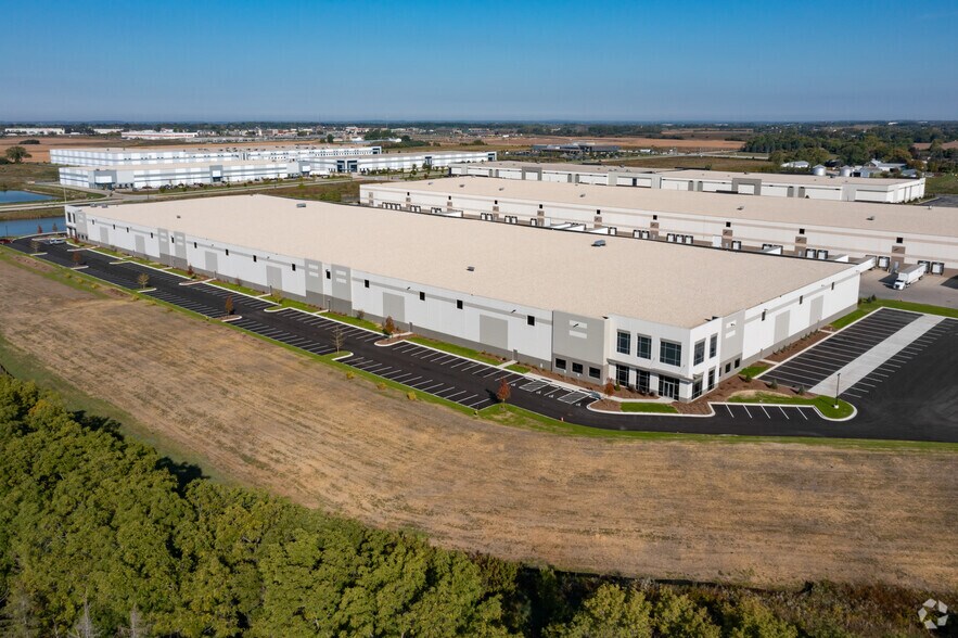 11907 Meridian Dr, Mount Pleasant, WI à louer - Photo du bâtiment - Image 3 de 8