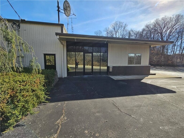 1344 Cove Rd, Weirton, WV for lease - Building Photo - Image 3 of 24