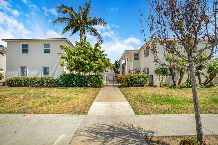 12314 Washington Pl, Los Angeles, CA à vendre - Photo du bâtiment - Image 2 de 21
