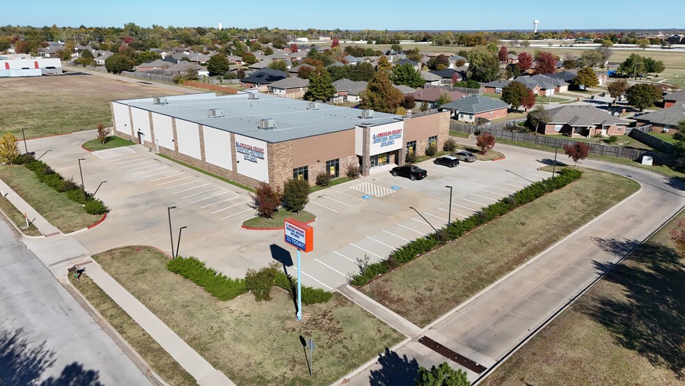 831 Sonoma Park Dr, Norman, OK for lease - Building Photo - Image 2 of 4