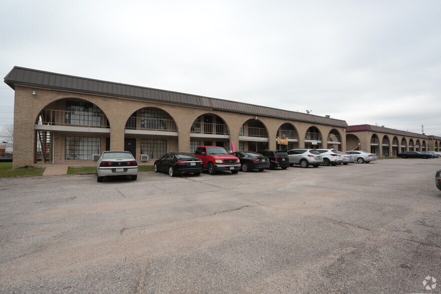 610 Murphy Rd, Stafford, TX à louer - Photo du bâtiment - Image 3 de 9