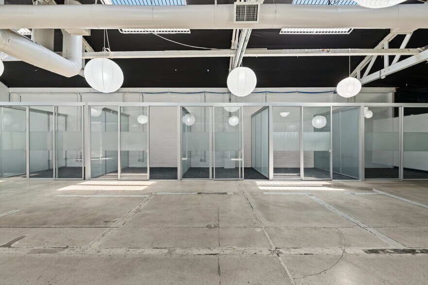 6910-6912 Santa Monica Blvd, Los Angeles, CA à louer - Photo du bâtiment - Image 2 de 11