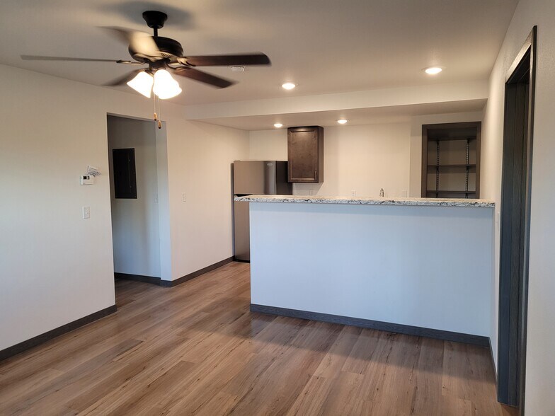 437 Montgomery St, Custer, SD à vendre - Photo intérieure - Image 2 de 17