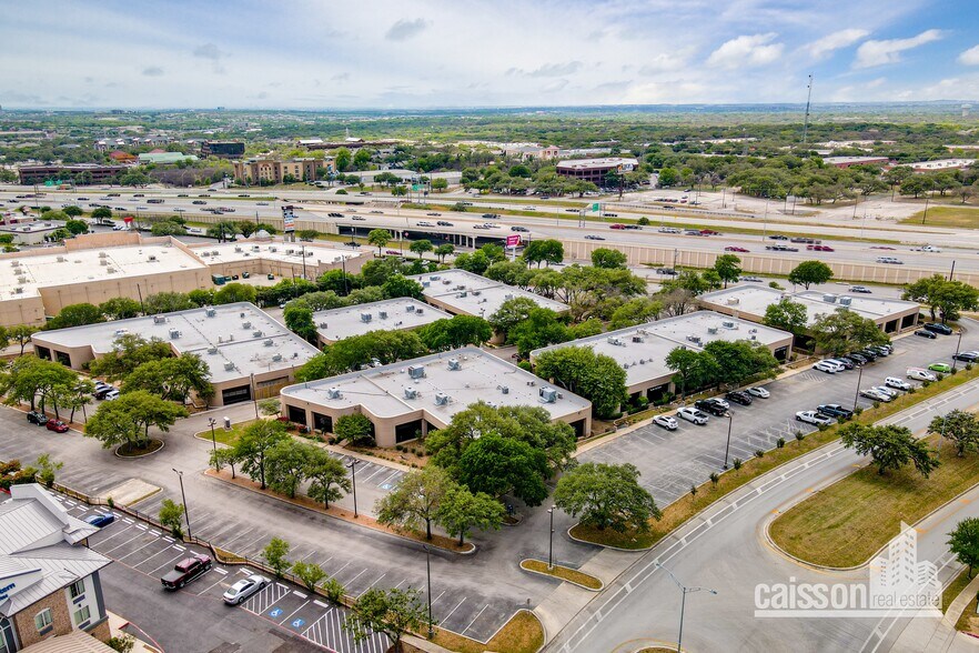 11815 W IH-10, San Antonio, TX à louer - Photo du bâtiment - Image 2 de 12
