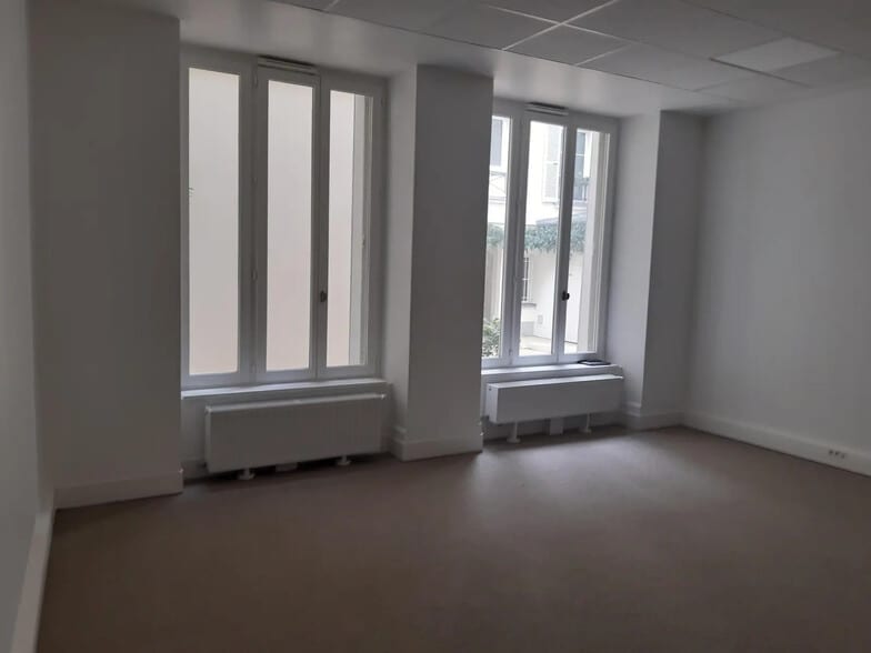 16 Rue Clauzel, Paris for lease - Interior Photo - Image 2 of 3