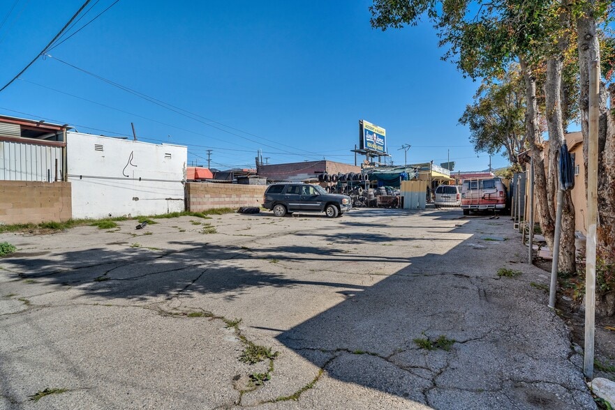 10741 San Fernando Rd, Pacoima, CA for sale - Primary Photo - Image 1 of 6