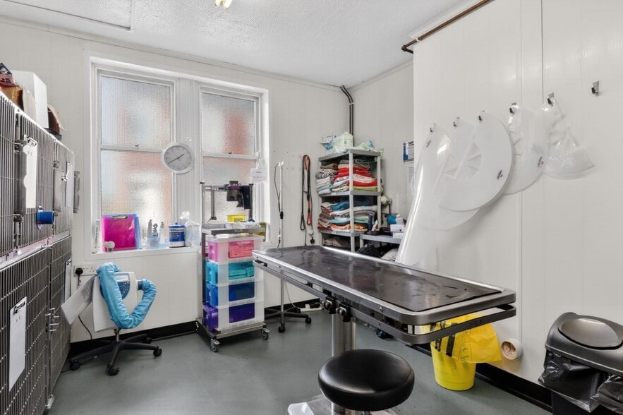 60 Northgate, Pontefract for sale - Interior Photo - Image 2 of 7