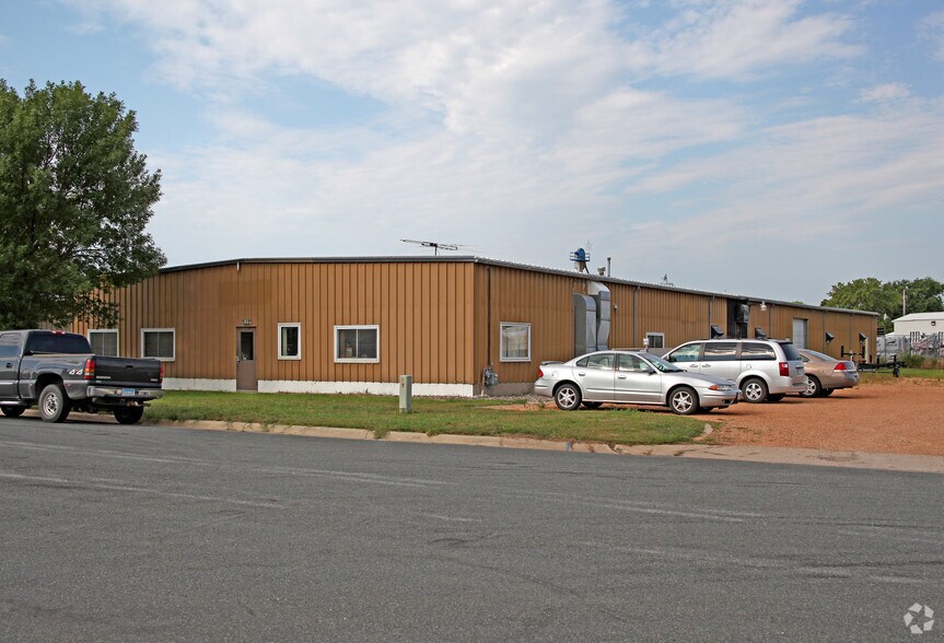 820 Pine St S, Waconia, MN à louer - Photo du bâtiment - Image 2 de 2
