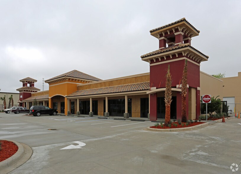 700 S Ridgewood Ave, Daytona Beach, FL à louer - Photo du bâtiment - Image 1 de 5