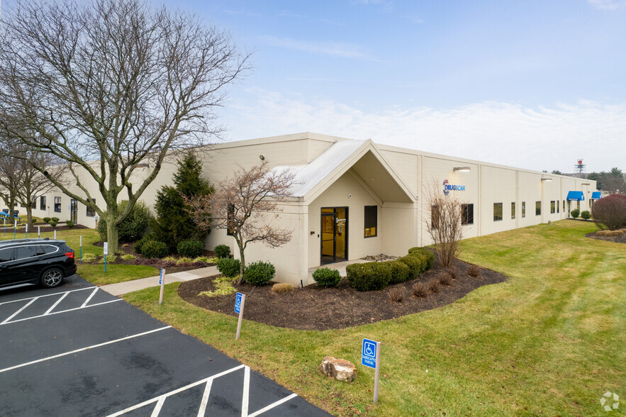 200 Precision Dr, Horsham, PA à louer - Photo principale - Image 1 de 21