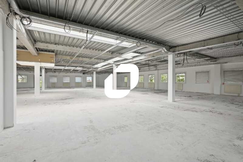 Office in Marcoussis for lease - Interior Photo - Image 2 of 16