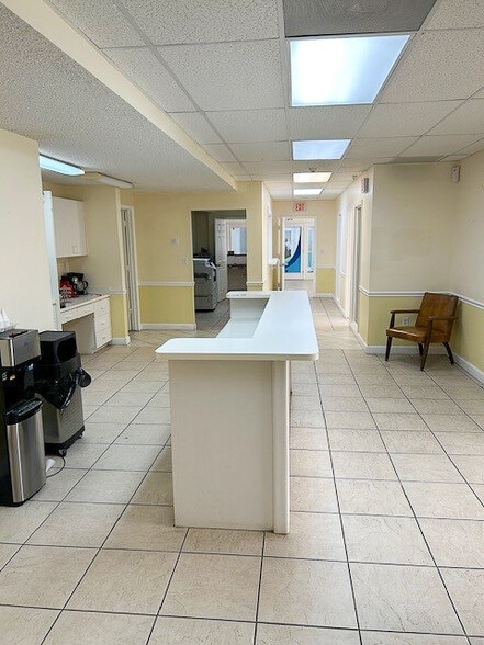 1401 SW 1st St, Miami, FL for lease - Building Photo - Image 3 of 4
