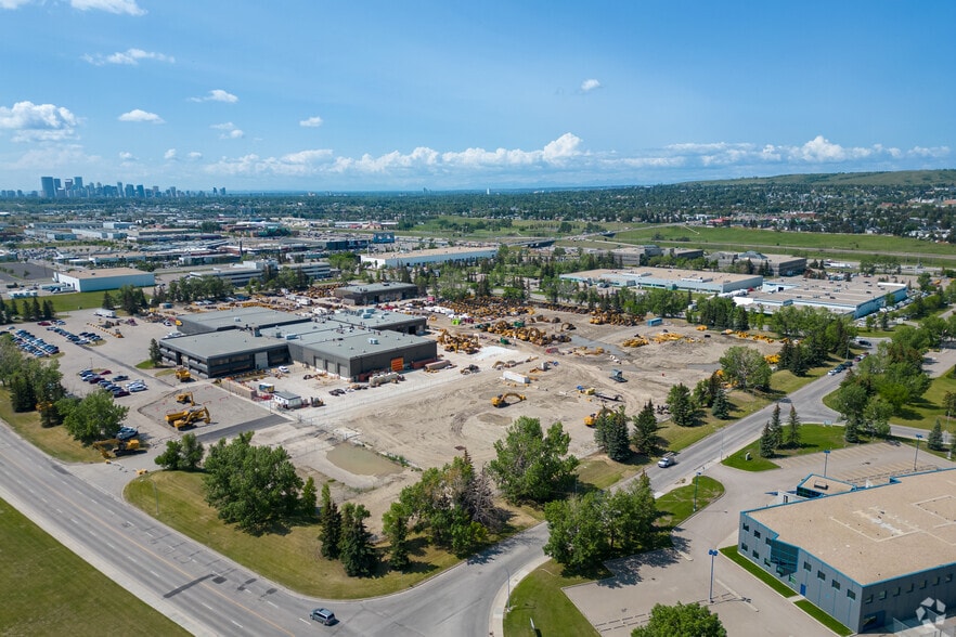 1115 NE 68 Av, Calgary, AB for sale - Aerial - Image 3 of 4