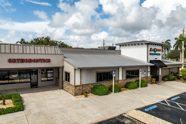 Plus de détails pour 9900-10060 Pines Blvd, Pembroke Pines, FL - Commerce de détail à louer