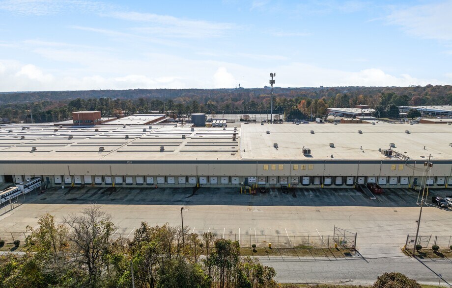 2251 Sylvan Rd, East Point, GA à louer - Photo du bâtiment - Image 3 de 15
