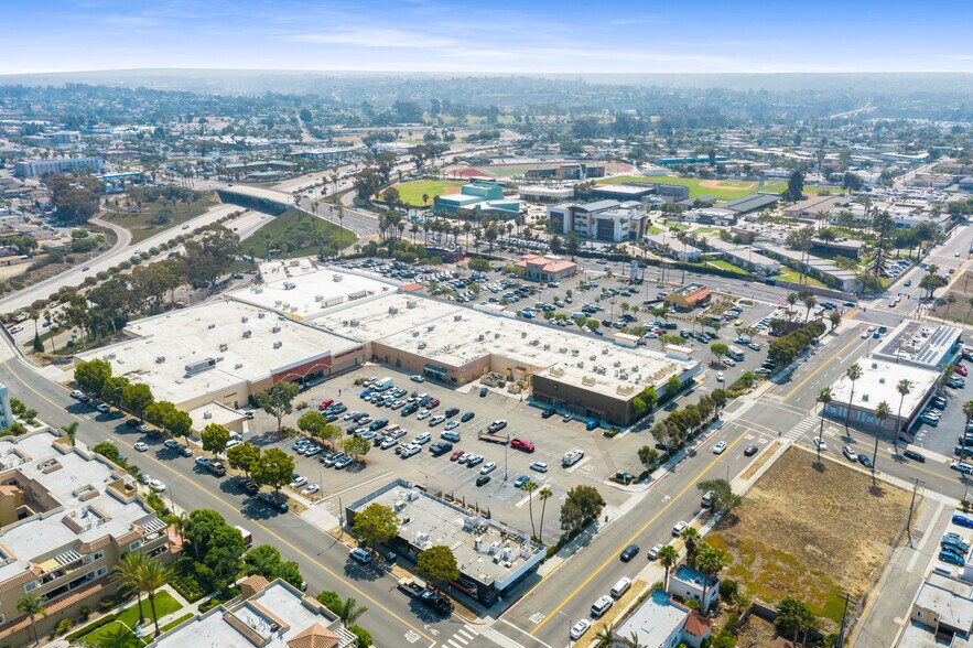 1006-1036 Mission Ave, Oceanside, CA à louer - Photo du bâtiment - Image 3 de 24