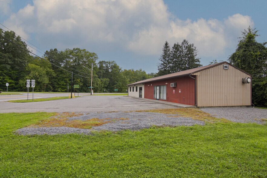 1931 Alta Dr, Alderson, WV à vendre - Photo du bâtiment - Image 2 de 74