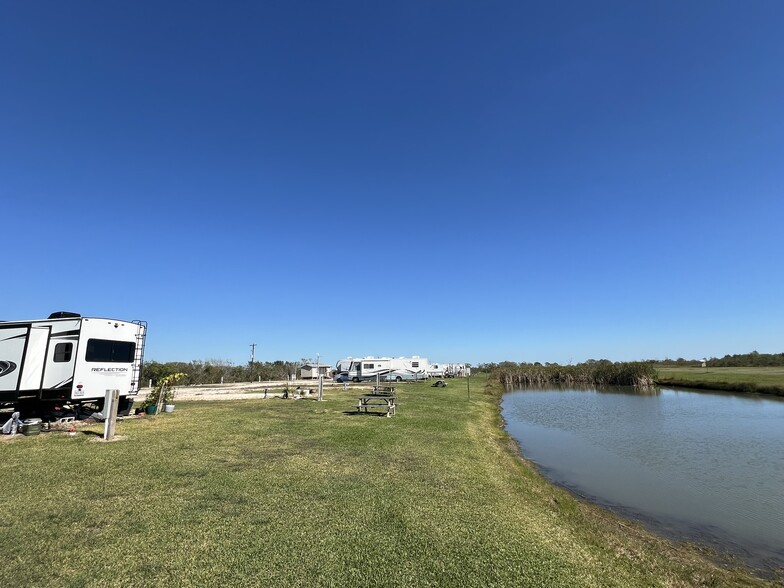 2400 County Road 595 rd, Angleton, TX for sale - Primary Photo - Image 1 of 1