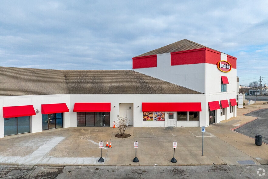 Eton Office Centre portfolio of 2 properties for sale on LoopNet.ca - Primary Photo - Image 1 of 2