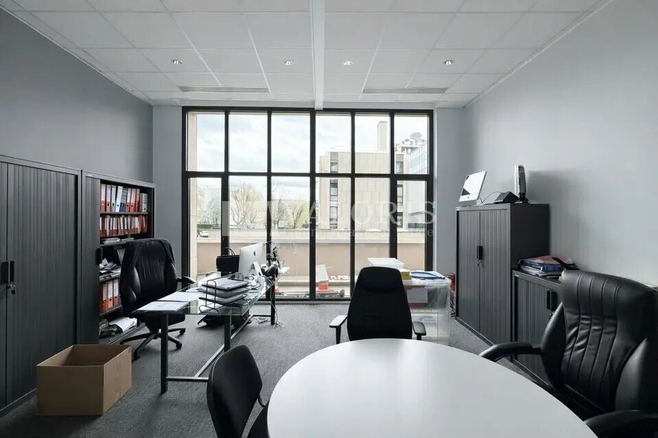 Office in Lyon for lease Interior Photo- Image 1 of 6