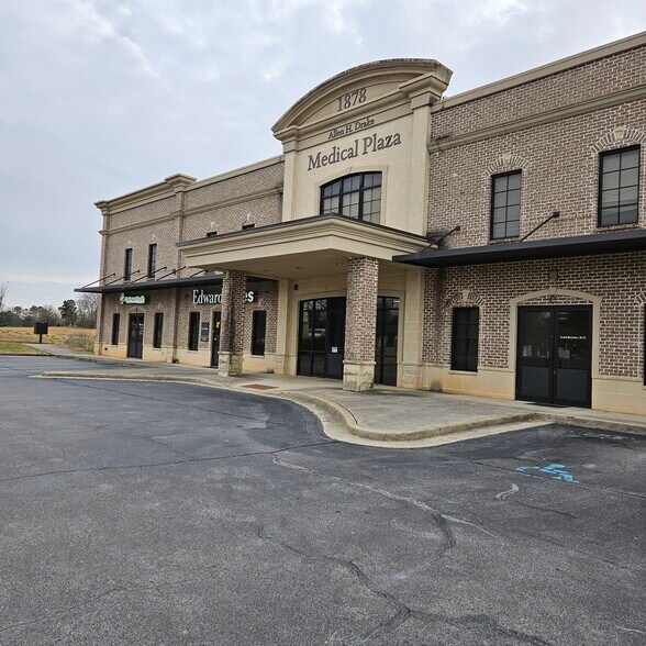 1878 Jeff Rd NW, Huntsville, AL à vendre - Photo du bâtiment - Image 2 de 5