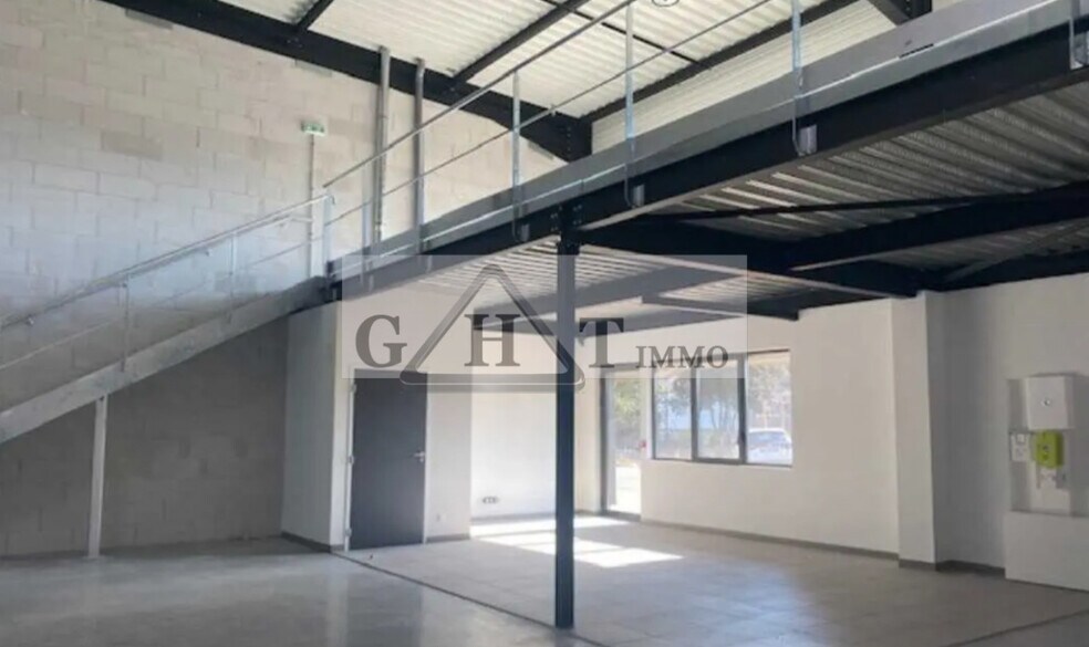 Industrial in Senlis for lease - Interior Photo - Image 3 of 4