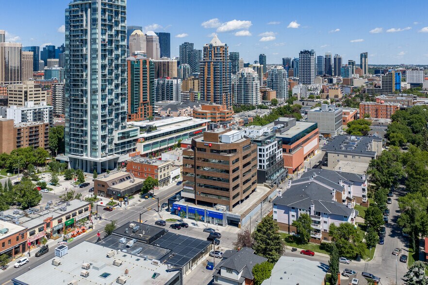 933 17th Ave SW, Calgary, AB à louer - Aérien - Image 2 de 2