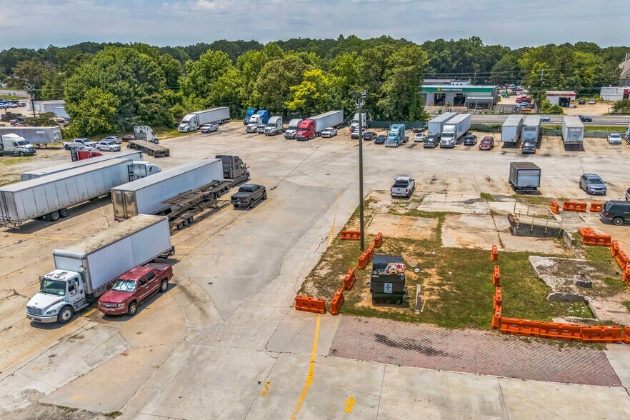 7414 Jonesboro Rd, Jonesboro, GA à louer - Photo du bâtiment - Image 2 de 3