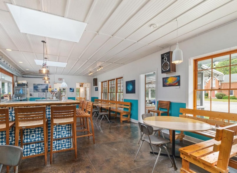 1705 County Road 12, Picton, ON à vendre - Photo intérieure - Image 2 de 14