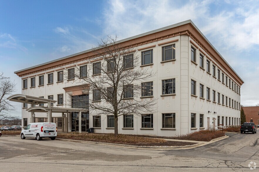 2401 Ravine Way, Glenview, IL à louer - Photo du bâtiment - Image 2 de 4