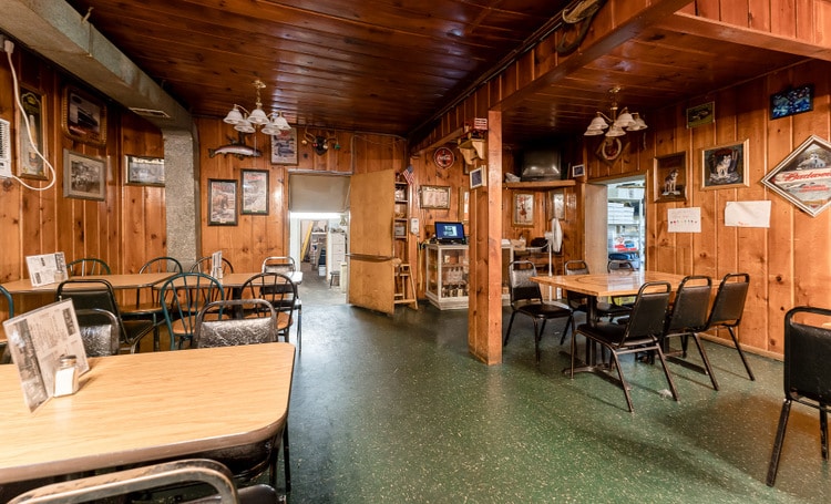 6681 N Lumberjack Rd, Riverdale, MI for sale - Interior Photo - Image 3 of 11